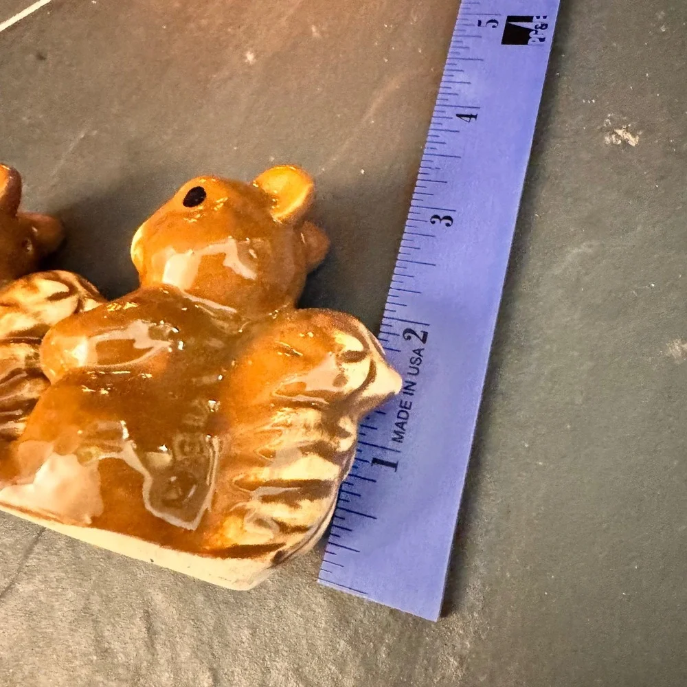 Cute Ceramic Squirrel Salt and Pepper‎ Shaker Set Brown Kitchen Decor